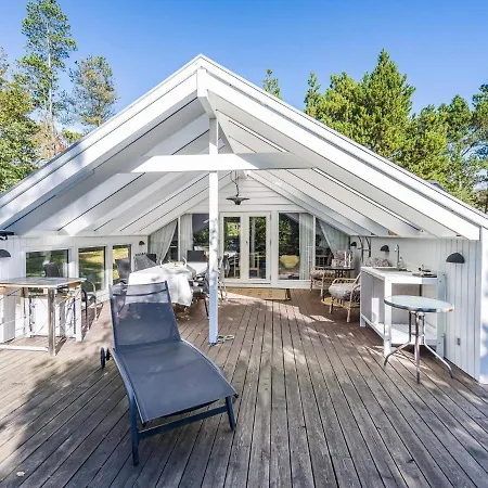 Xvii Holiday home *